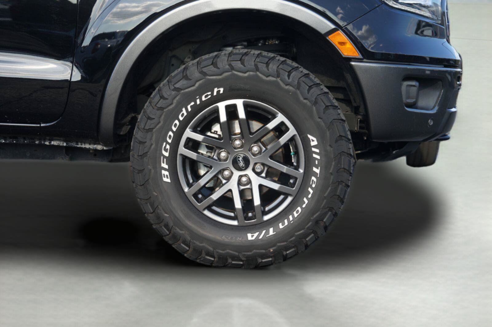 Certified 2022 Ford Ranger Lariat w/ Tremor Off-Road Package AWD/4WD image 4