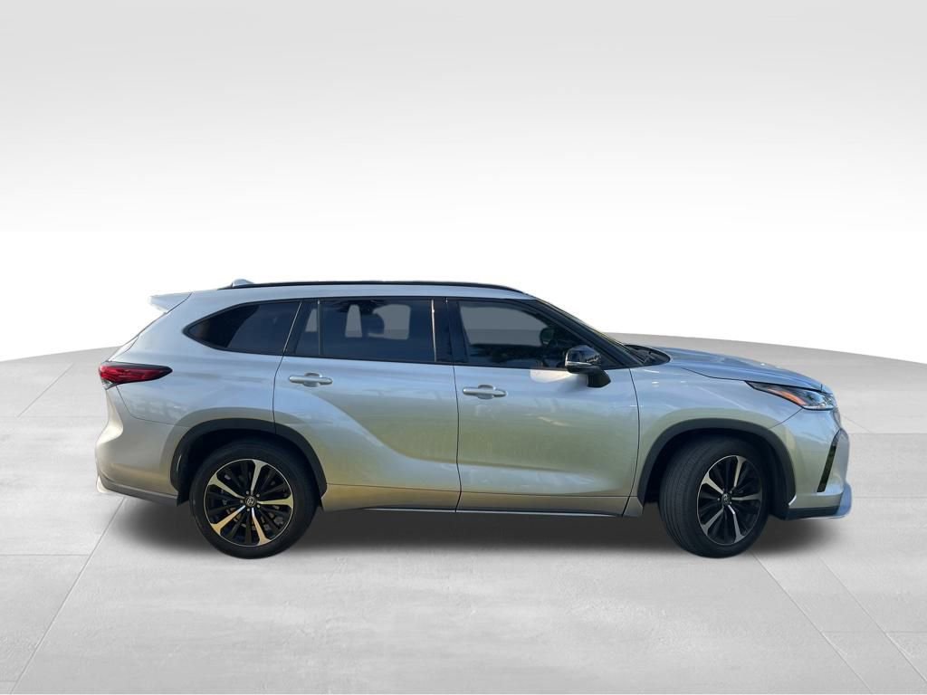 Used 2022 Toyota Highlander XSE image 4