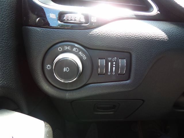 Used 2021 Jeep Cherokee Latitude Plus AWD/4WD image 21