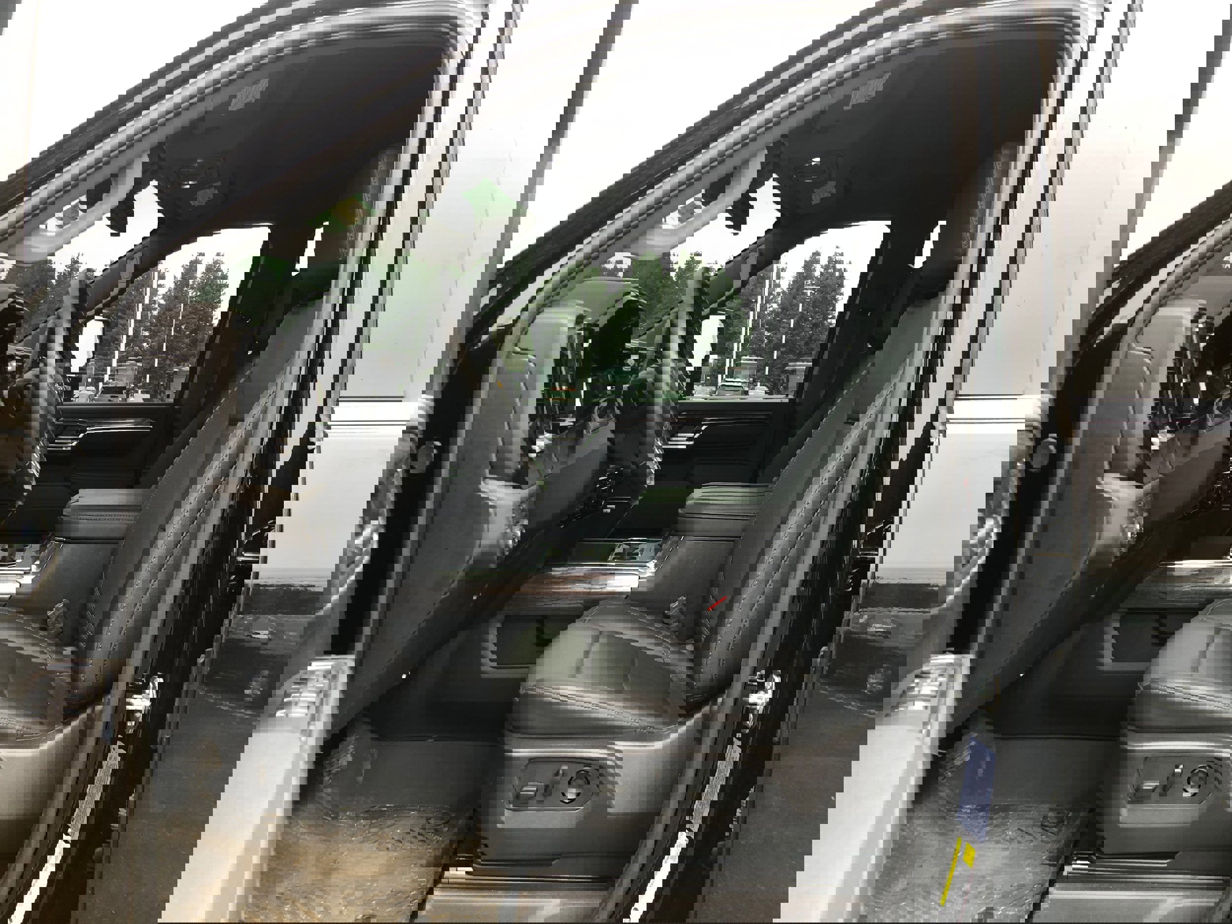 Used 2025 Chevrolet Silverado 3500 LTZ image 19