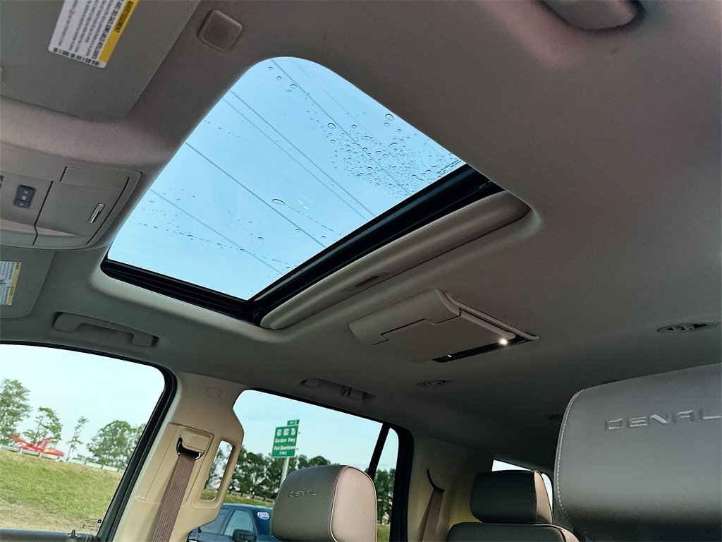 Used 2017 GMC Yukon Denali w/ Open Road Package image 12