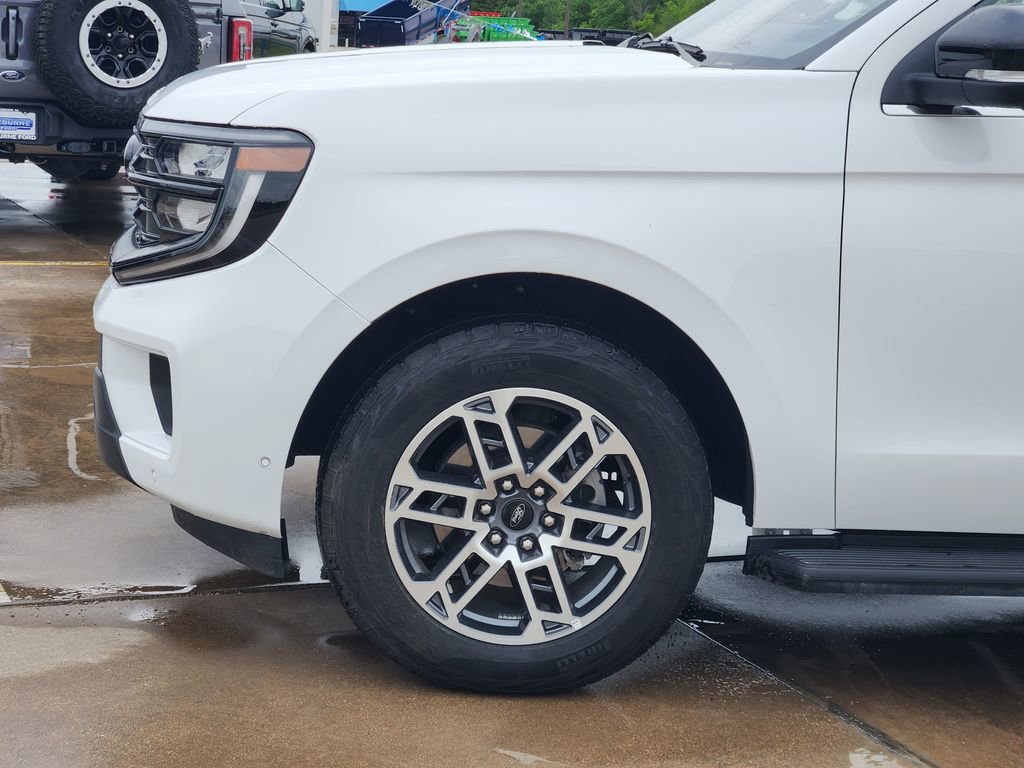 Certified 2025 Ford Expedition Active AWD/4WD image 9