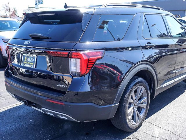Certified 2025 Ford Explorer Active w/ Active Comfort Package AWD/4WD image 9