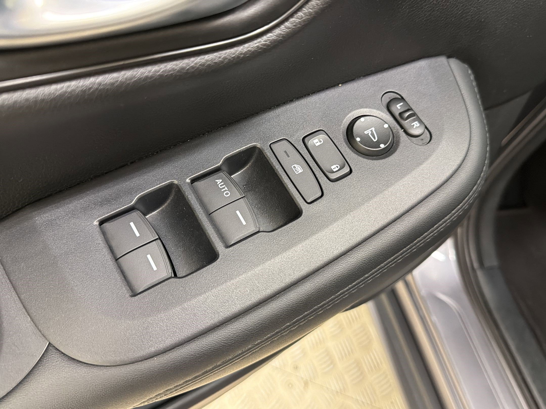 Used 2025 Honda HR-V LX image 21