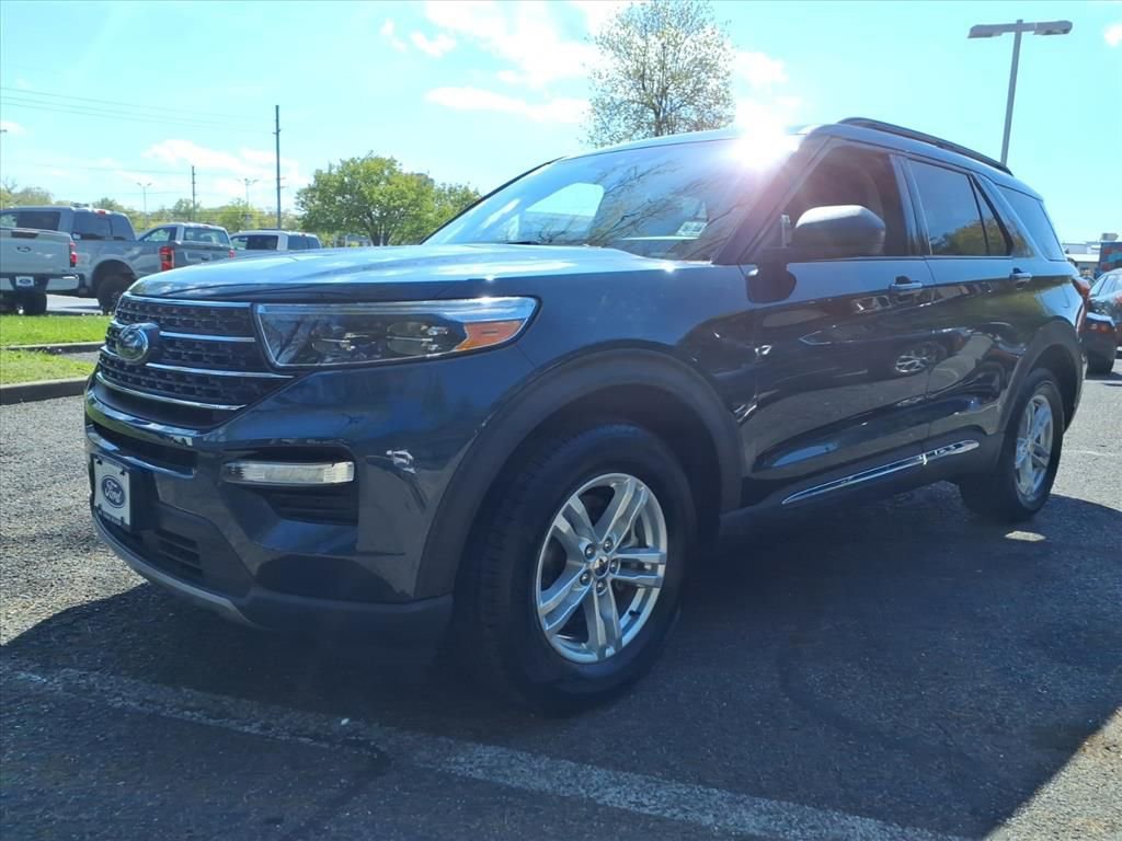 Certified 2022 Ford Explorer XLT w/ Equipment Group 202A AWD/4WD image 5