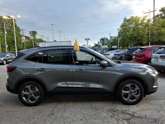 Certified 2025 Ford Escape ST-Line Select AWD/4WD image 2