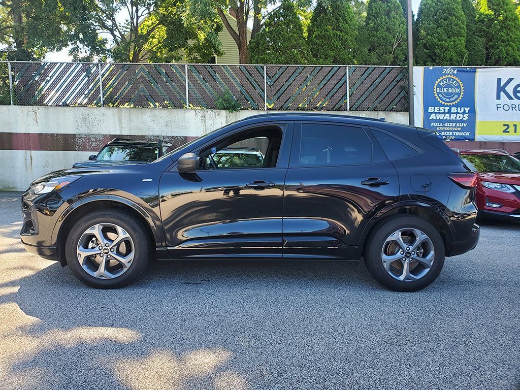 Certified 2023 Ford Escape ST-Line w/ Tech Pack #1 AWD/4WD image 3