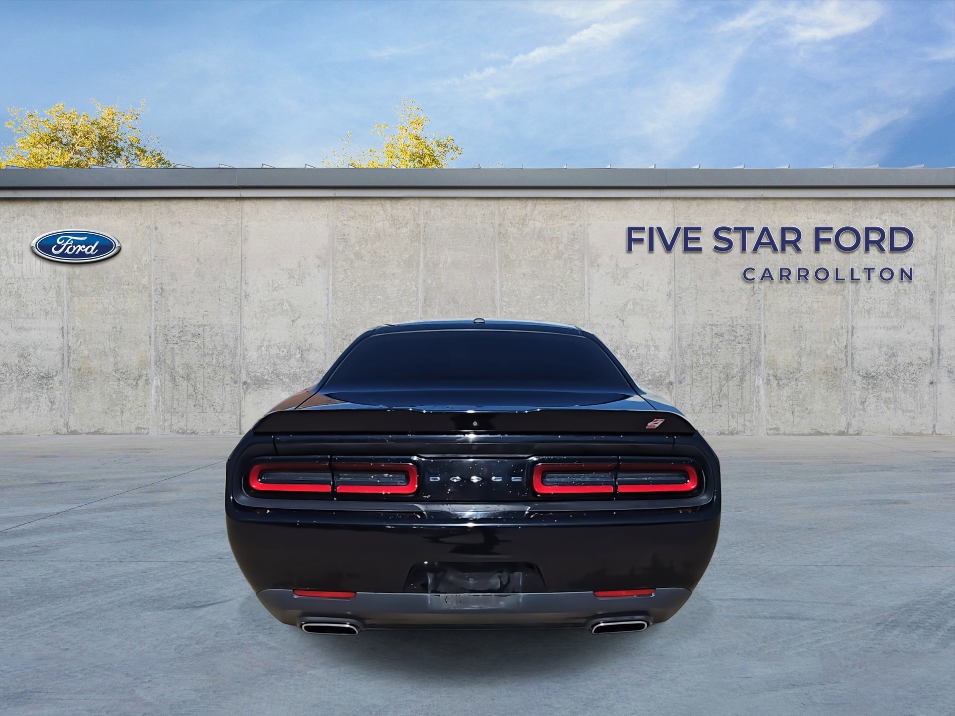 Used 2019 Dodge Challenger SXT image 4