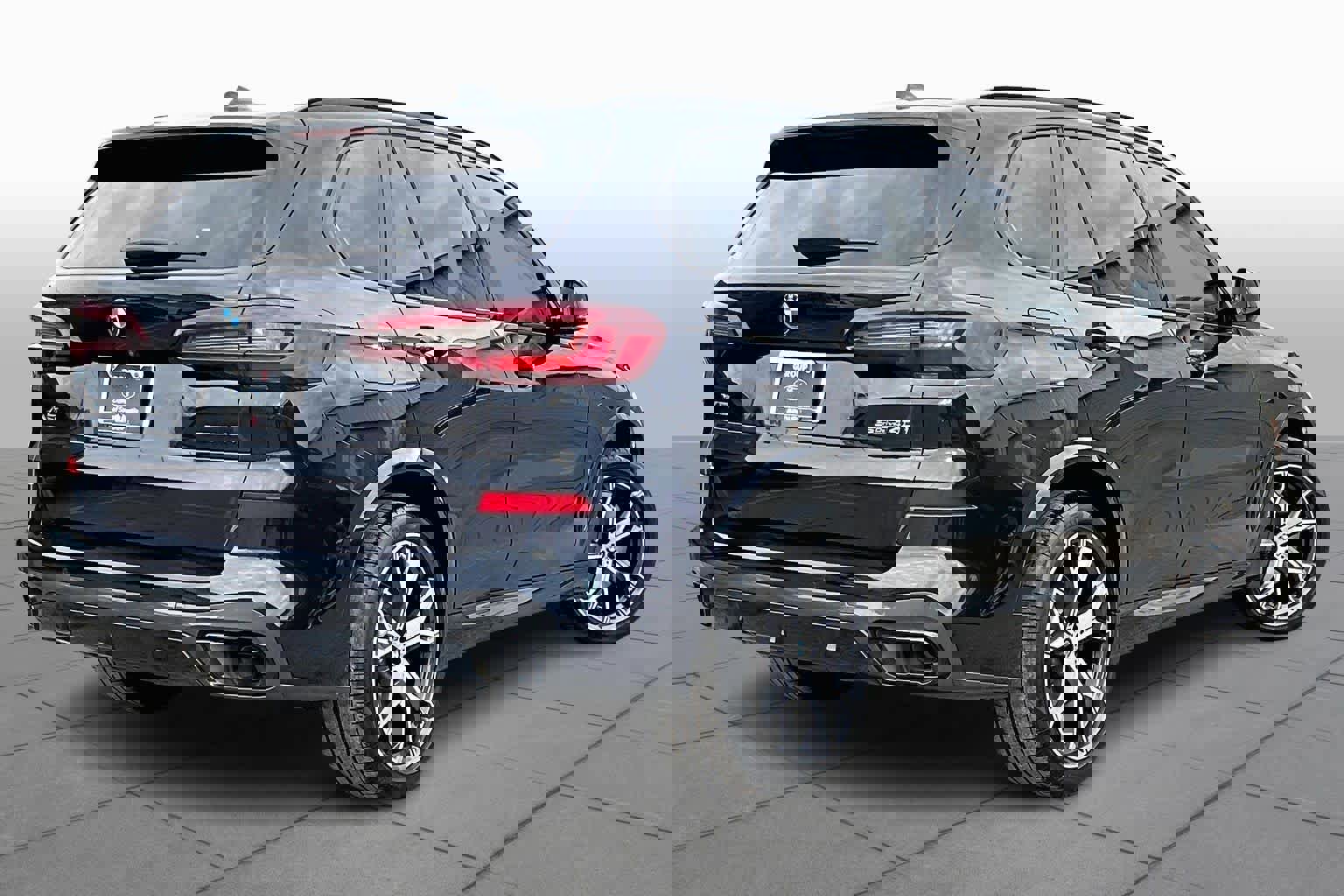 Used 2022 BMW X5 sDrive40i w/ M Sport Package image 4