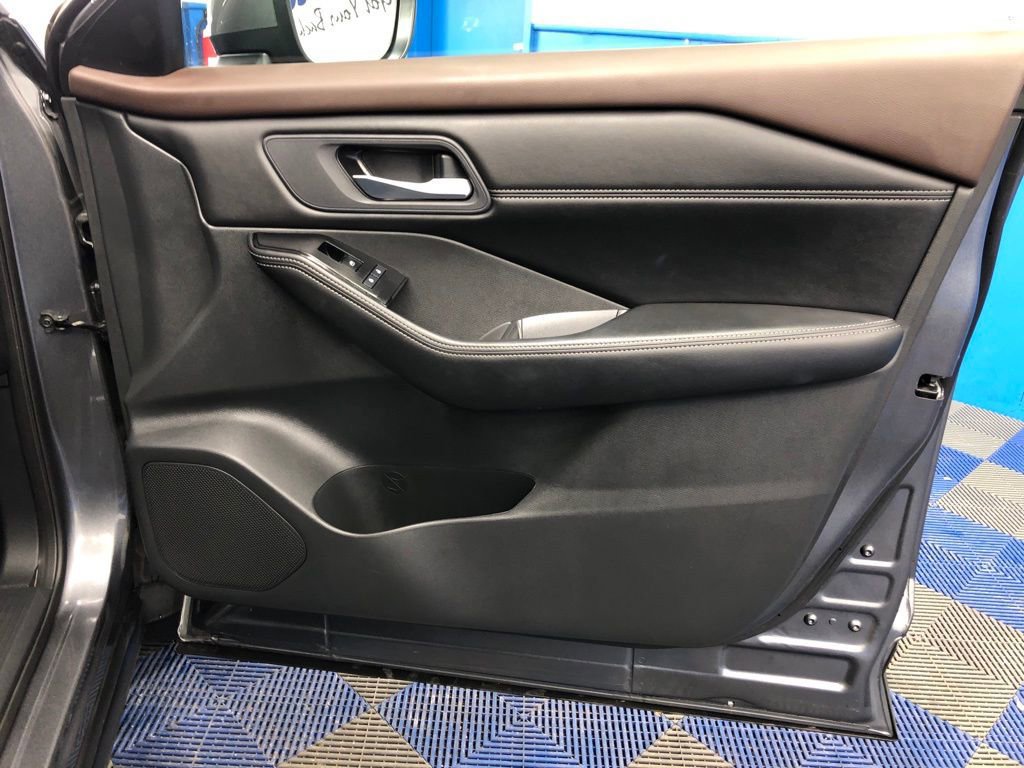 Used 2022 Nissan Rogue SV w/ SV Premium Package image 24