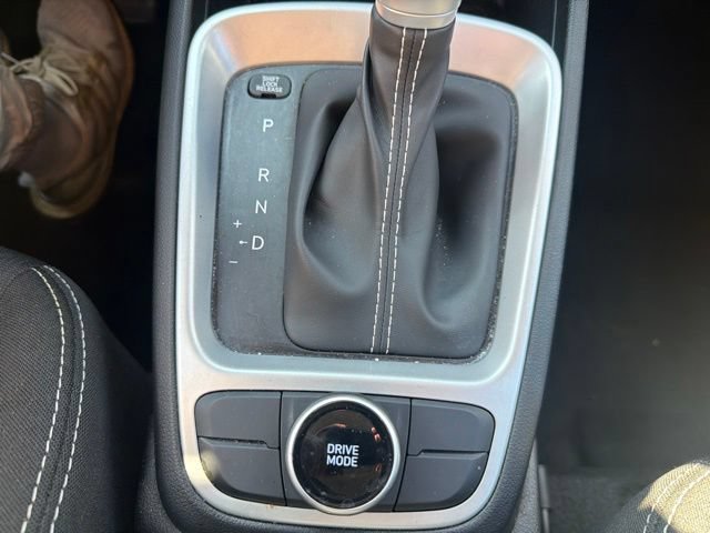 Used 2025 Hyundai Venue SEL FWD image 32