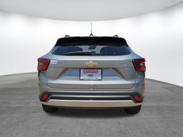 Used 2024 Chevrolet Trax LT w/ LT Convenience Package FWD image 5