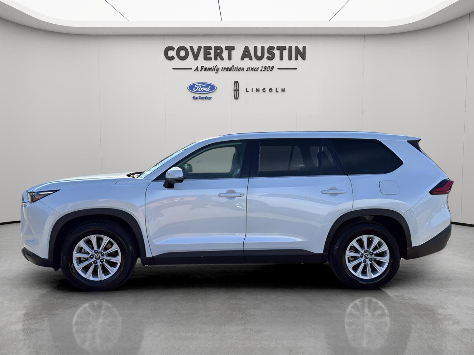 Used 2024 Toyota Grand Highlander XLE image 2