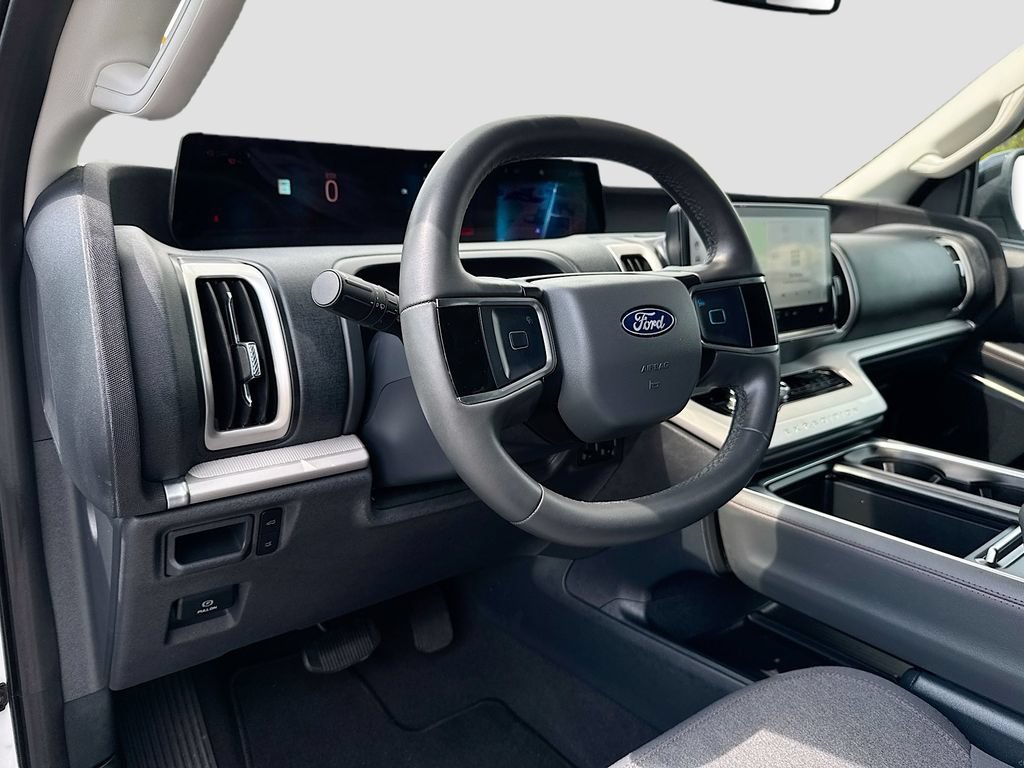 Certified 2025 Ford Expedition Active RWD image 9