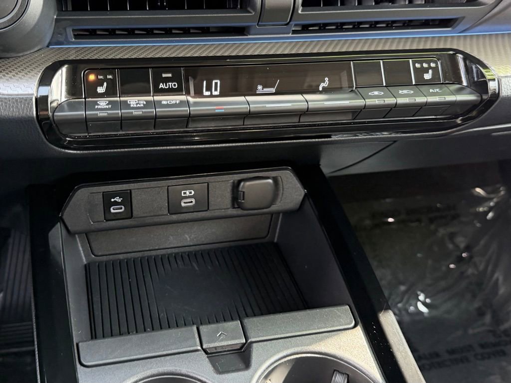 Used 2025 Toyota Prius XLE image 25