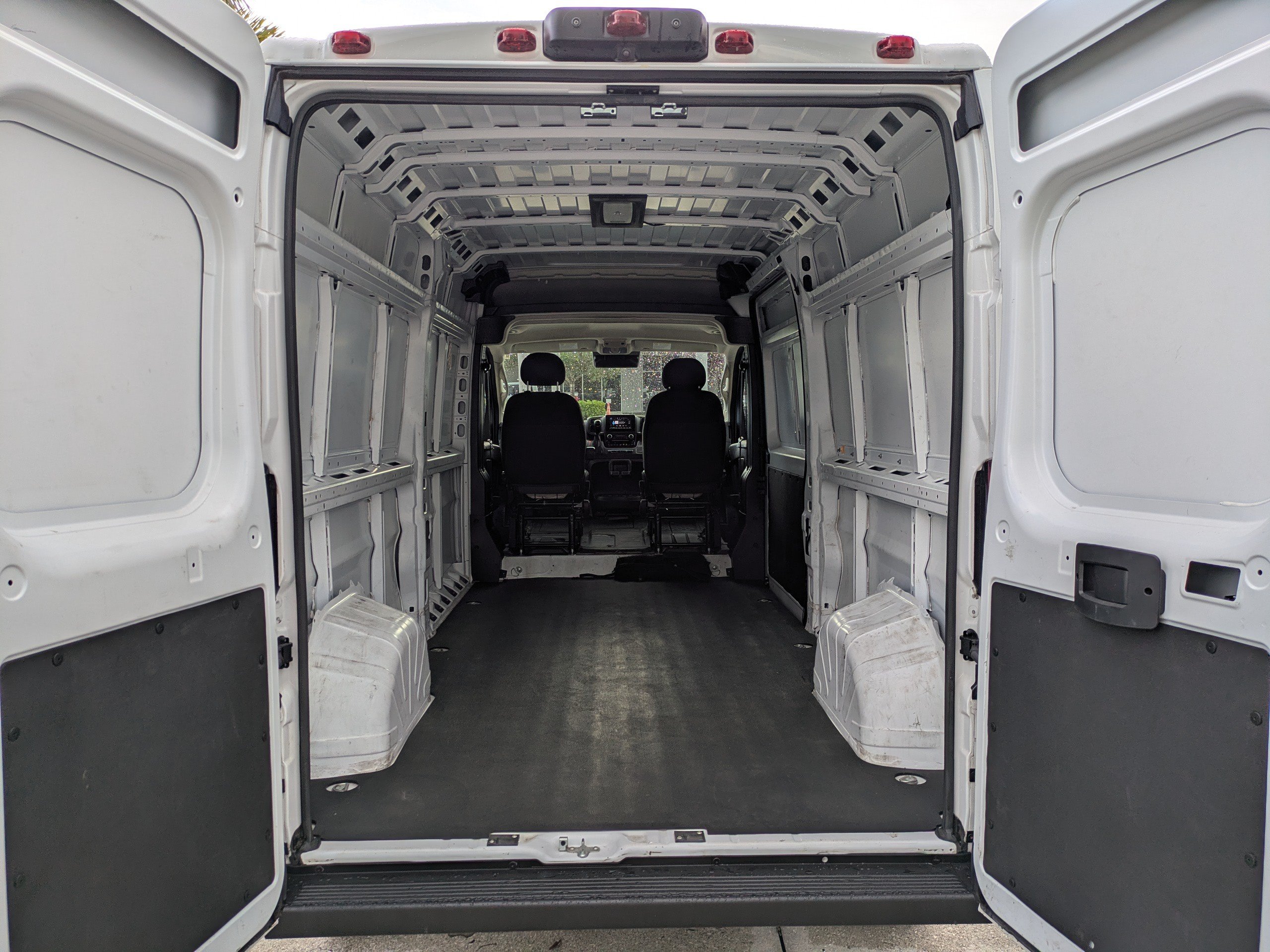 Used 2024 RAM ProMaster 2500 w/ Convenience Group FWD image 13