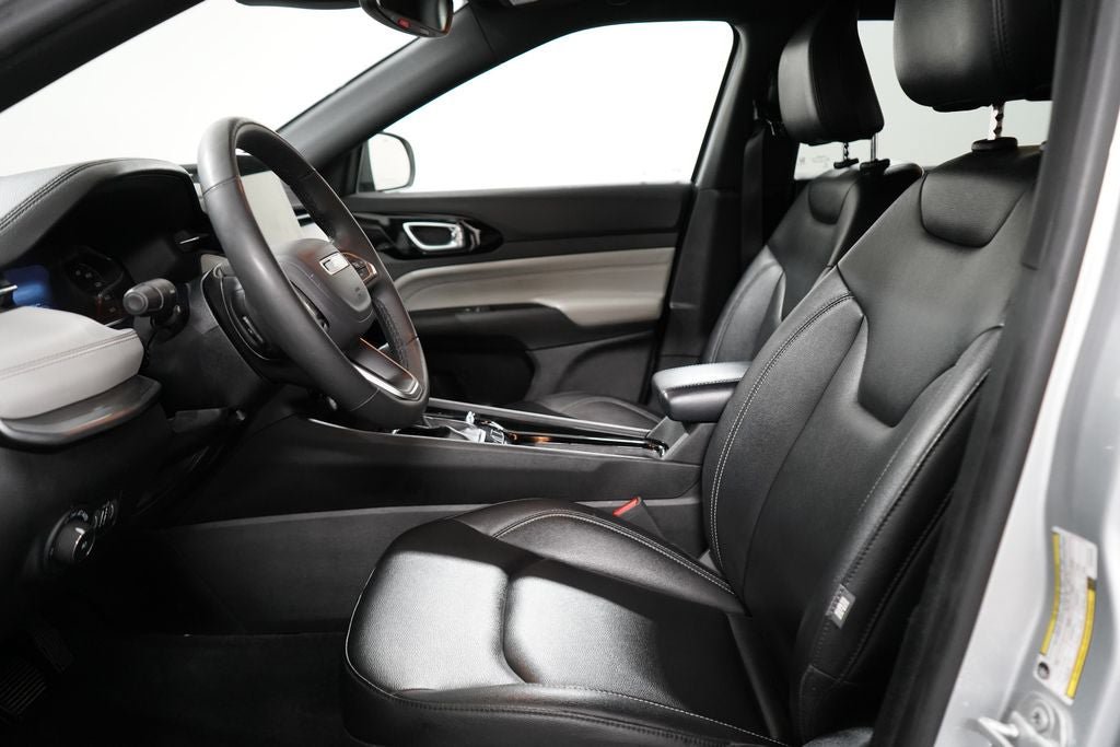 Used 2025 Jeep Compass Limited AWD/4WD image 14
