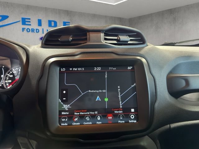 Used 2023 Jeep Renegade Latitude w/ Premium Group AWD/4WD image 3