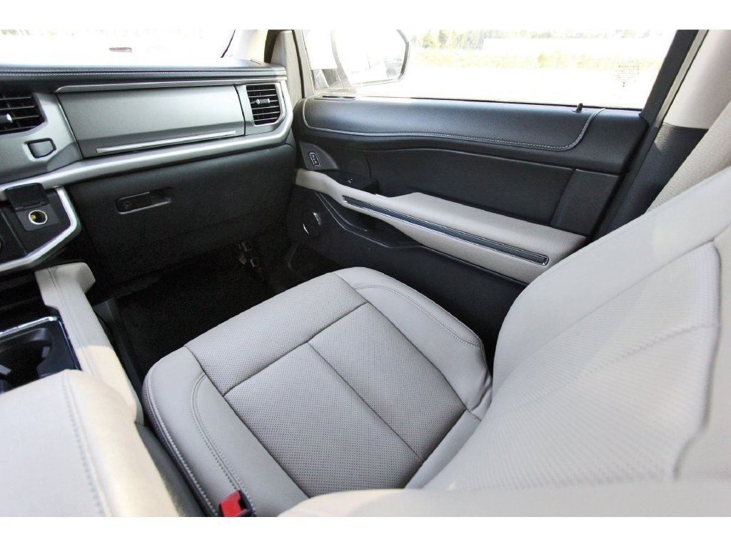 Certified 2024 Ford Expedition Max XLT RWD image 12