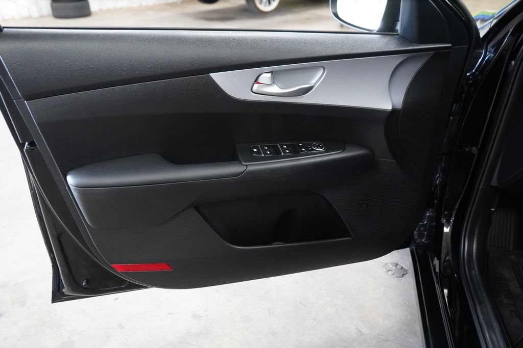 Used 2024 Kia Forte LXS w/ LXS Technology Package FWD image 15