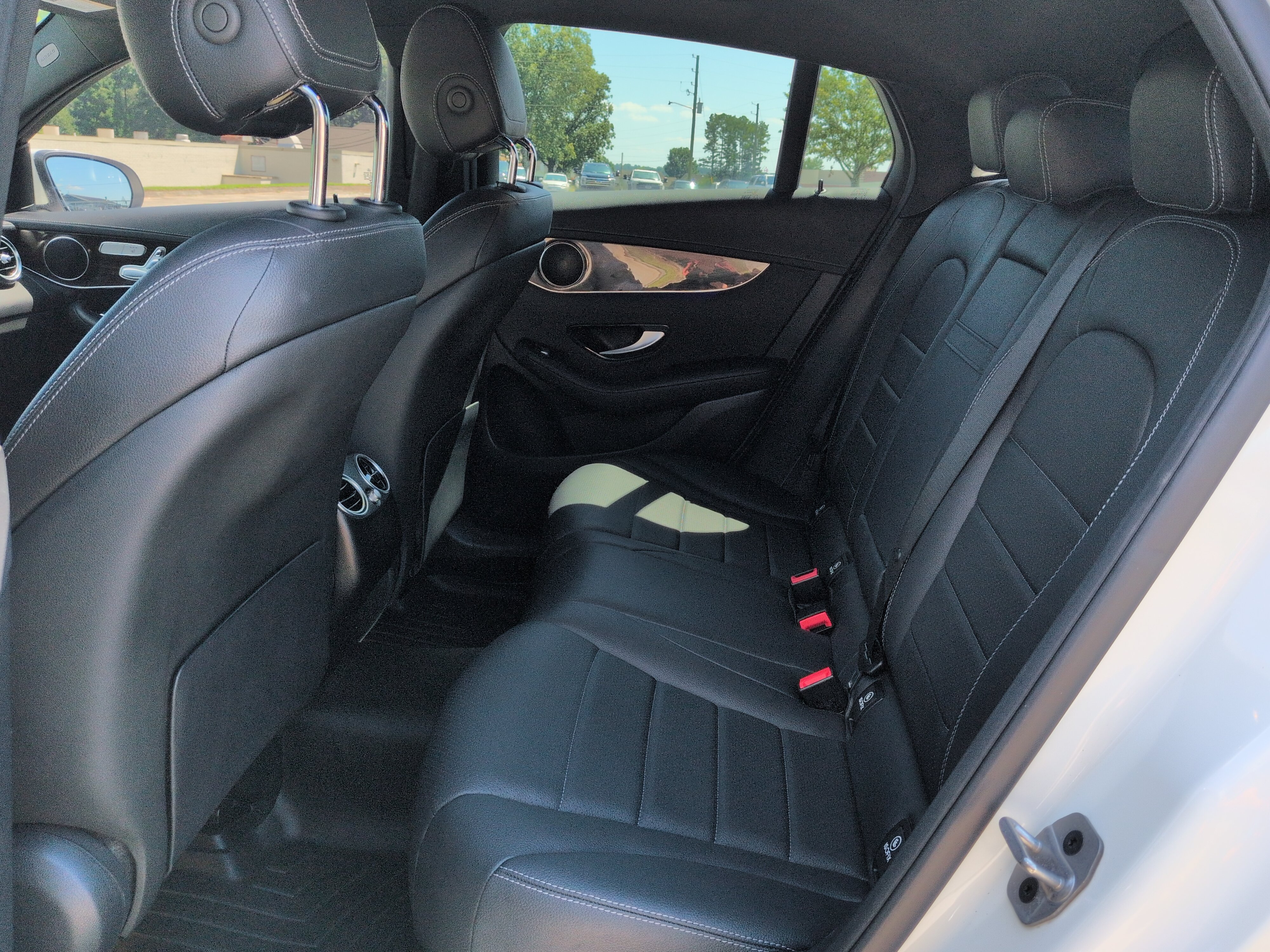 Used 2022 Mercedes-Benz GLC 300 4MATIC Coupe image 12