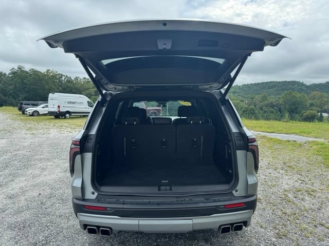 Used 2025 Chevrolet Traverse Z71 AWD/4WD image 8