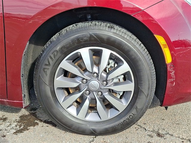 Used 2020 Chrysler Pacifica Touring-L Plus image 8