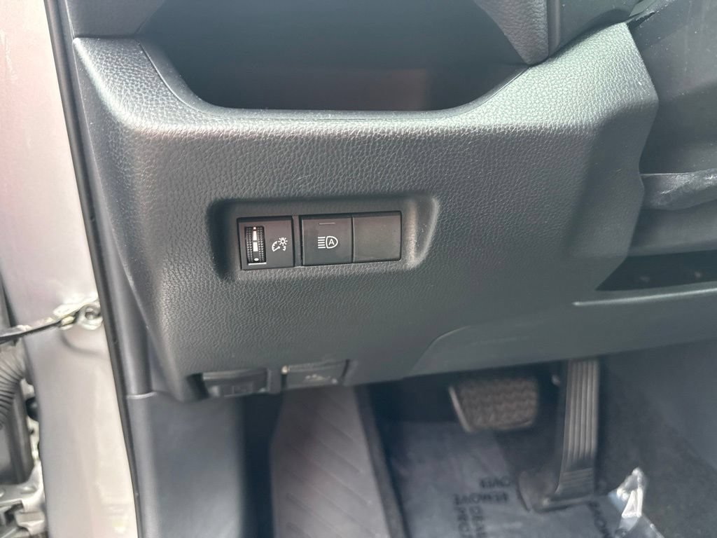 Used 2019 Toyota RAV4 LE w/ All Weather Liner Package AWD/4WD image 17