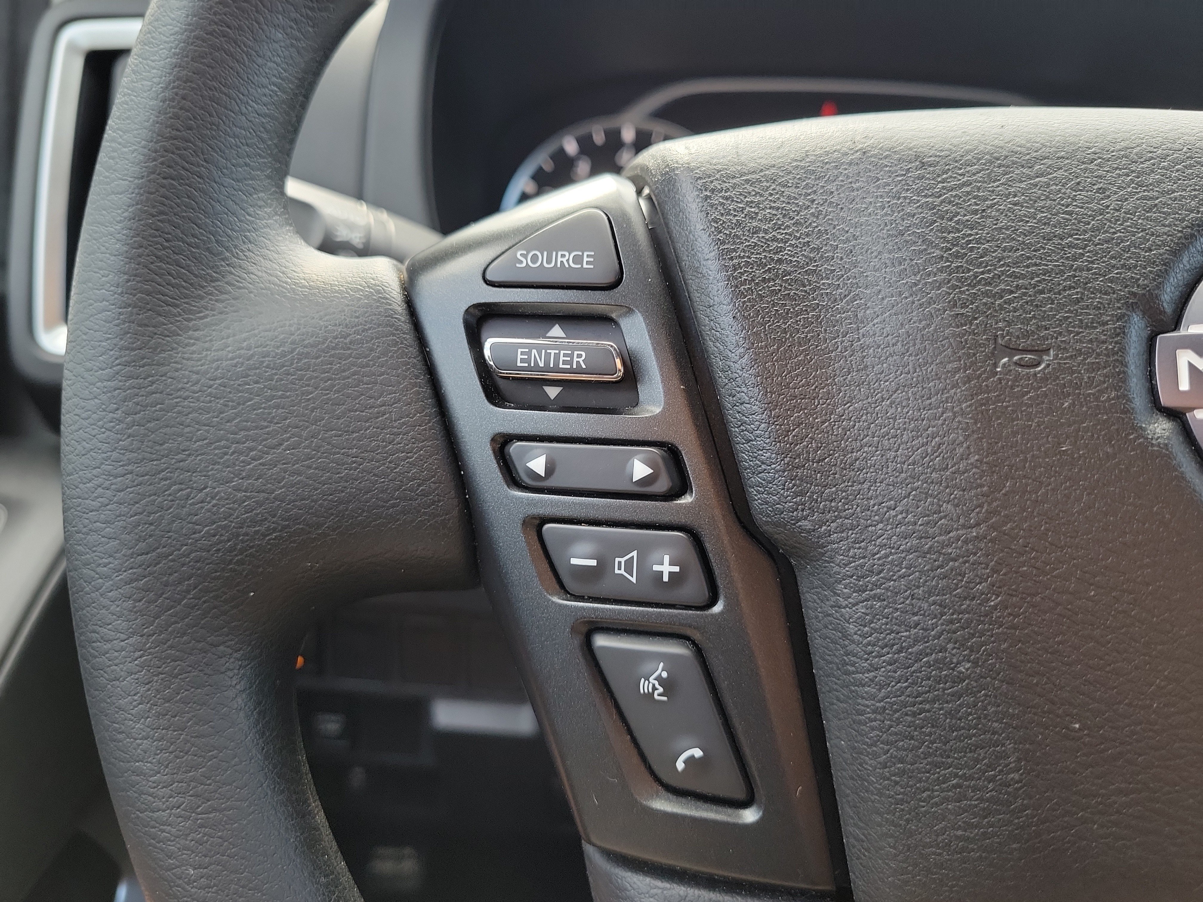 Used 2025 Nissan Frontier SV RWD image 24