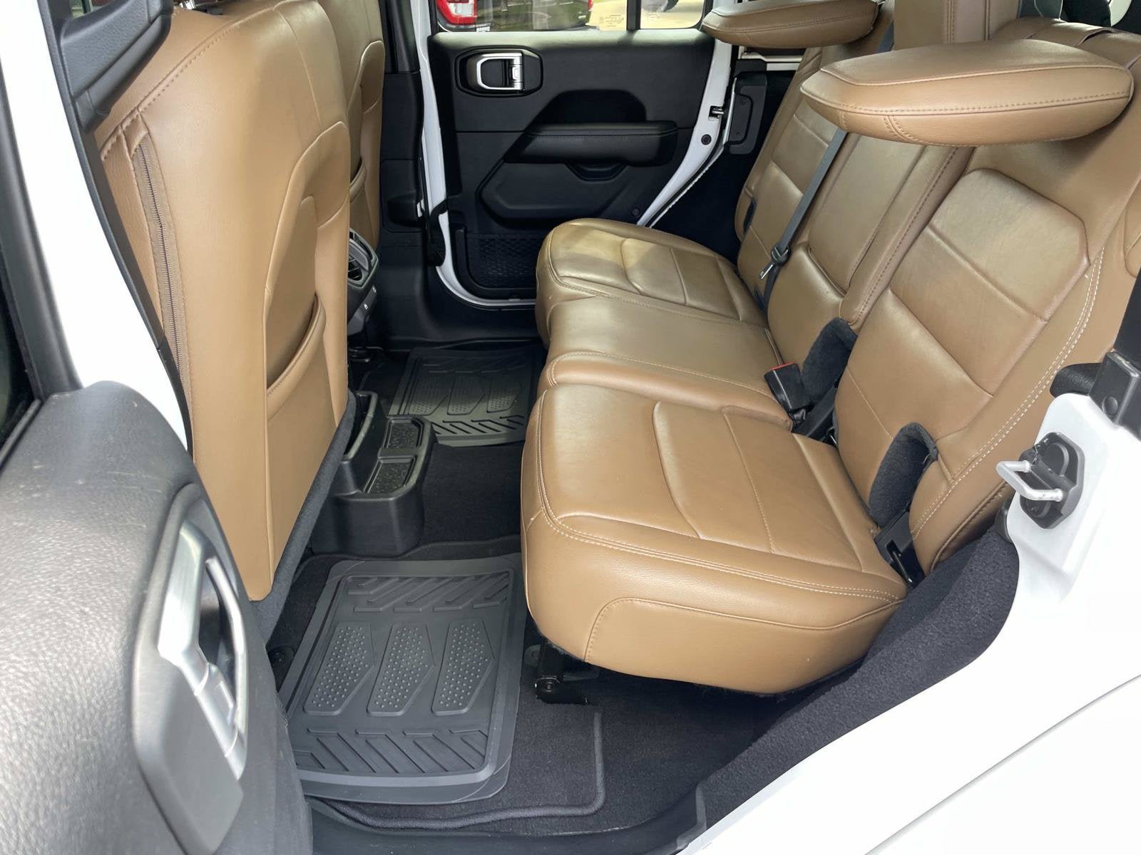 Used 2020 Jeep Wrangler Unlimited Sahara AWD/4WD image 12