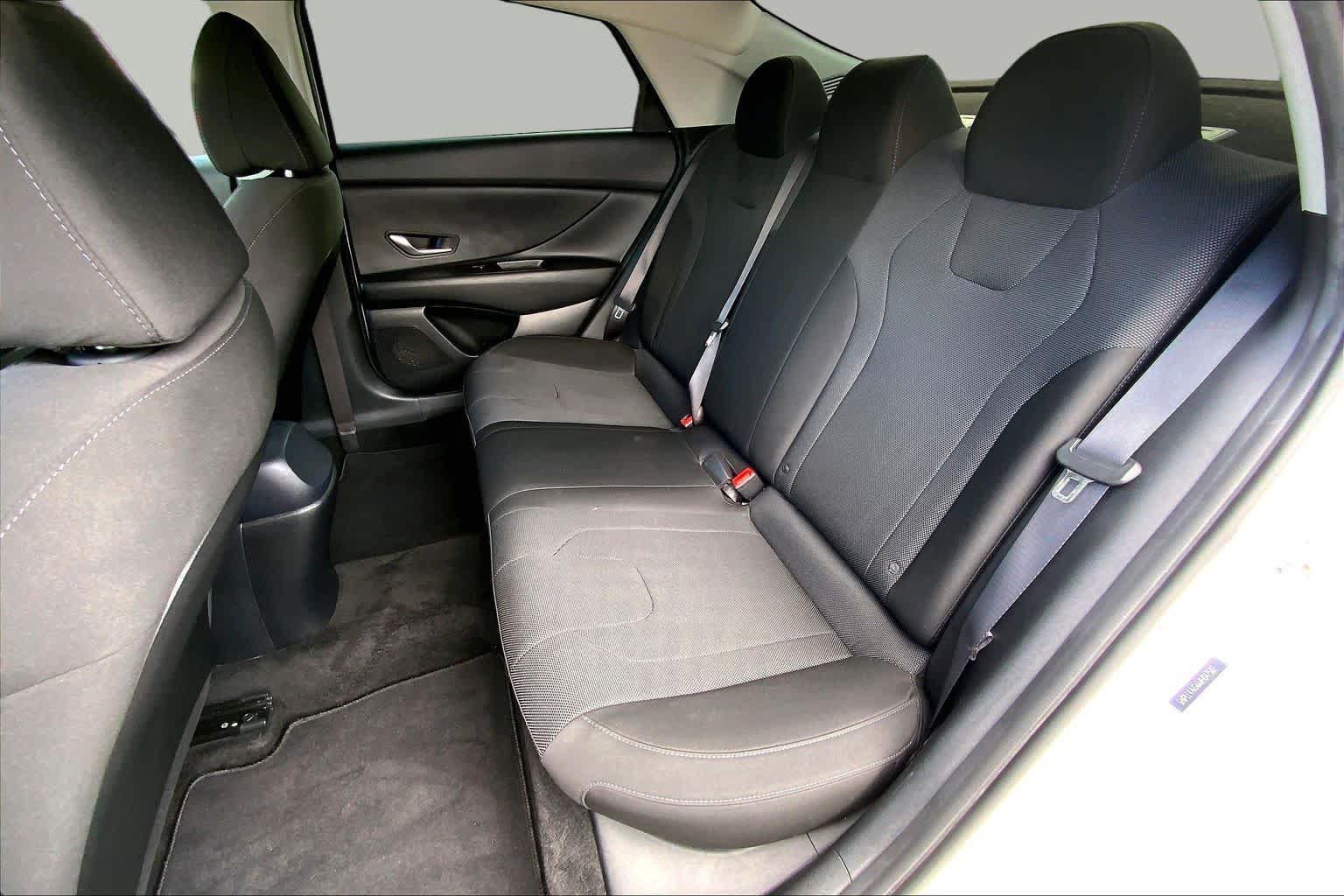Used 2021 Hyundai Elantra SE FWD image 21