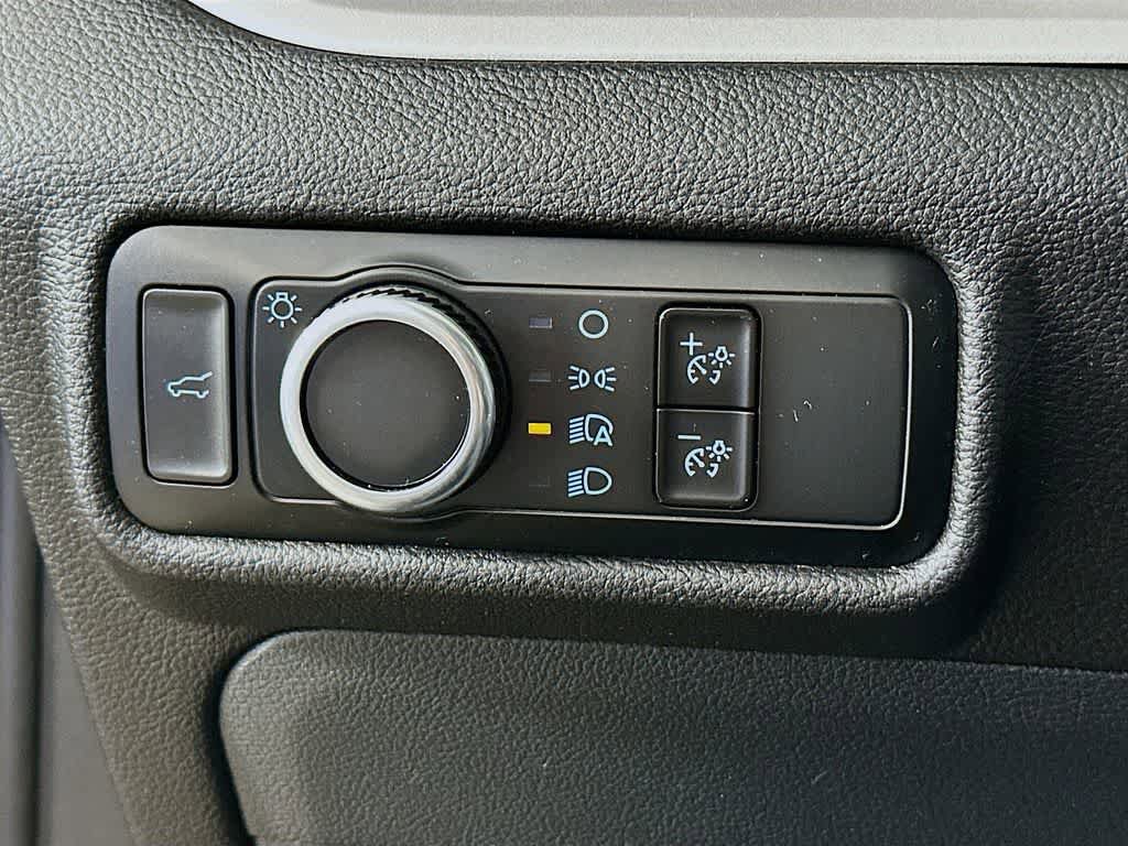Certified 2024 Ford Explorer XLT RWD image 26
