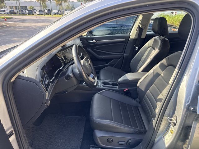 Used 2023 Volkswagen Jetta SE w/ Panoramic Sunroof Package FWD image 13