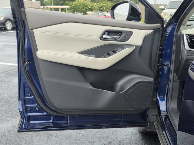 Used 2024 Nissan Rogue SL w/ SL Premium Package FWD image 14