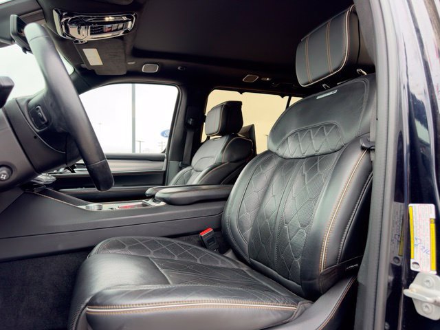 Used 2022 Jeep Grand Wagoneer Series III w/ Rear Seat Video Group 1 AWD/4WD image 7