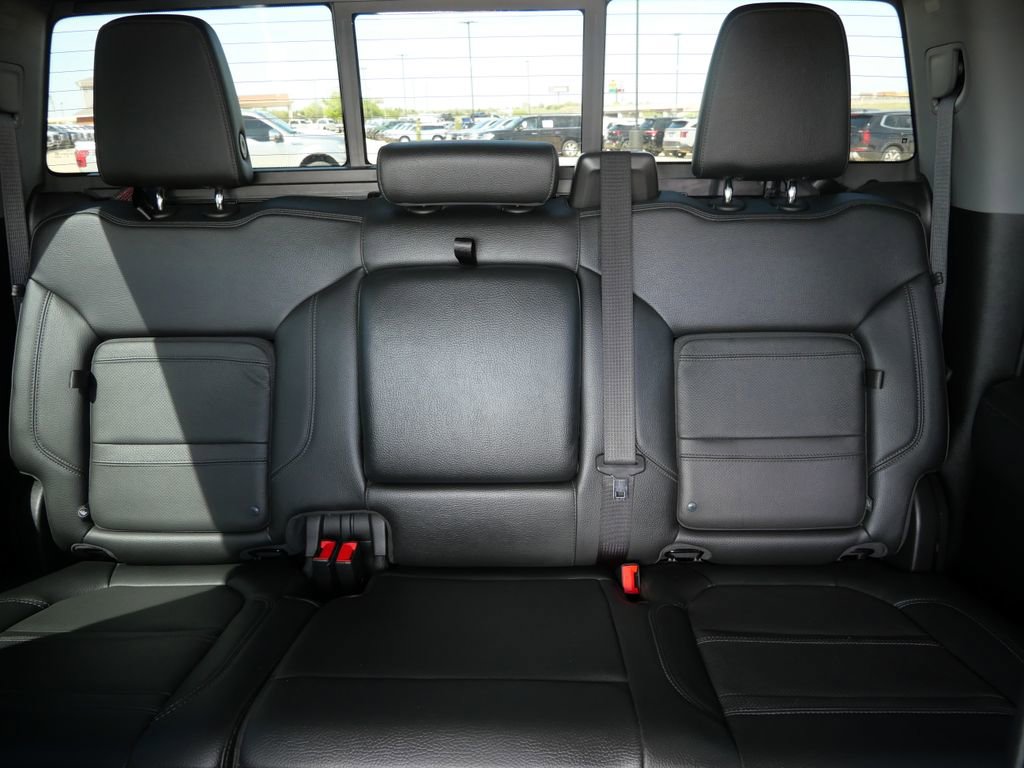 Used 2023 GMC Sierra 2500 Denali w/ Denali Black Diamond Edition image 18