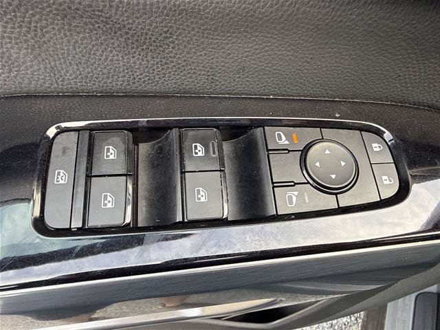 Used 2022 Nissan Pathfinder SL FWD image 26
