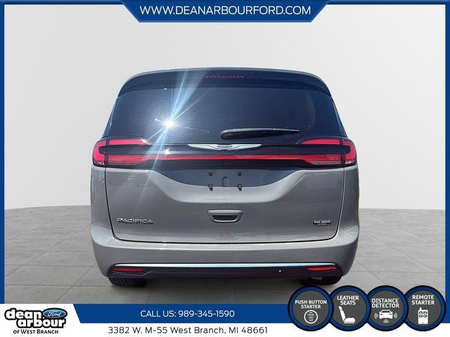 Used 2022 Chrysler Pacifica Touring-L FWD image 3