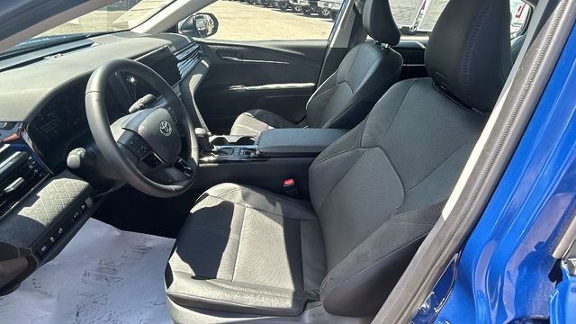 Used 2025 Toyota Camry XLE FWD image 17