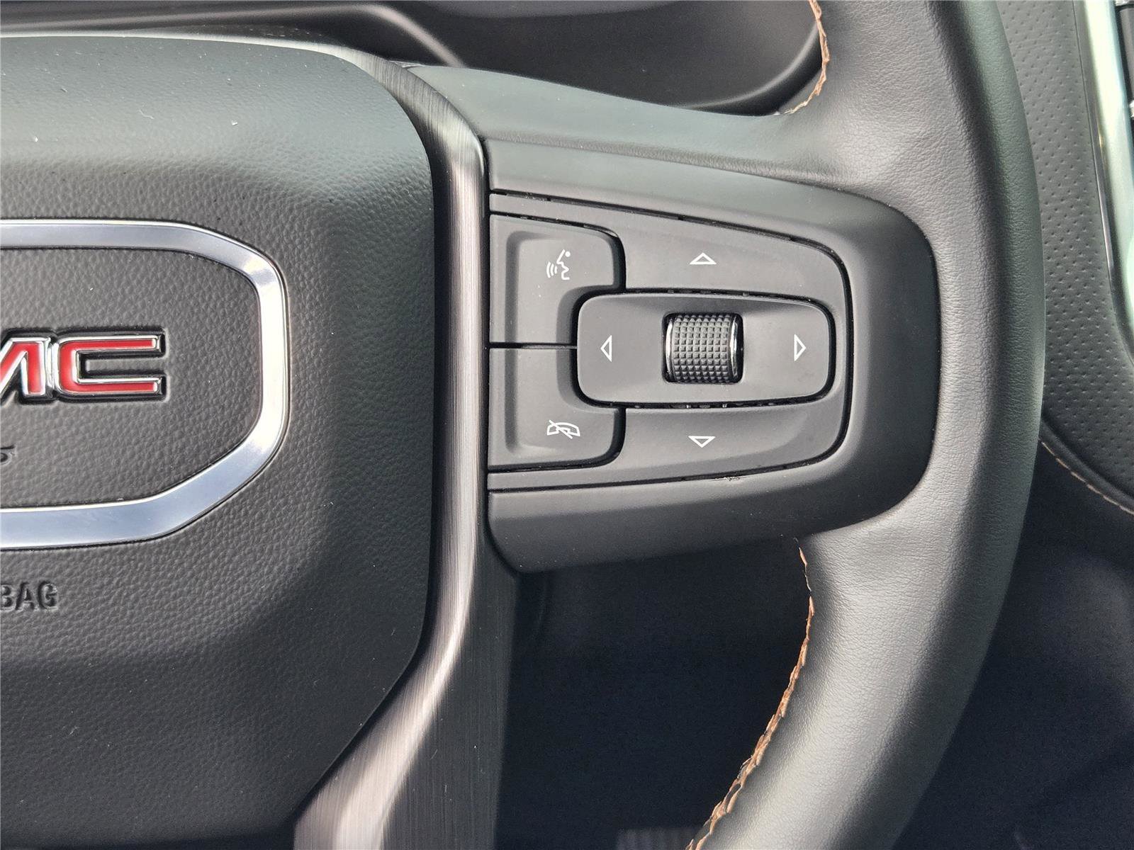 Used 2024 GMC Yukon AT4 w/ Technology Package AWD/4WD image 28