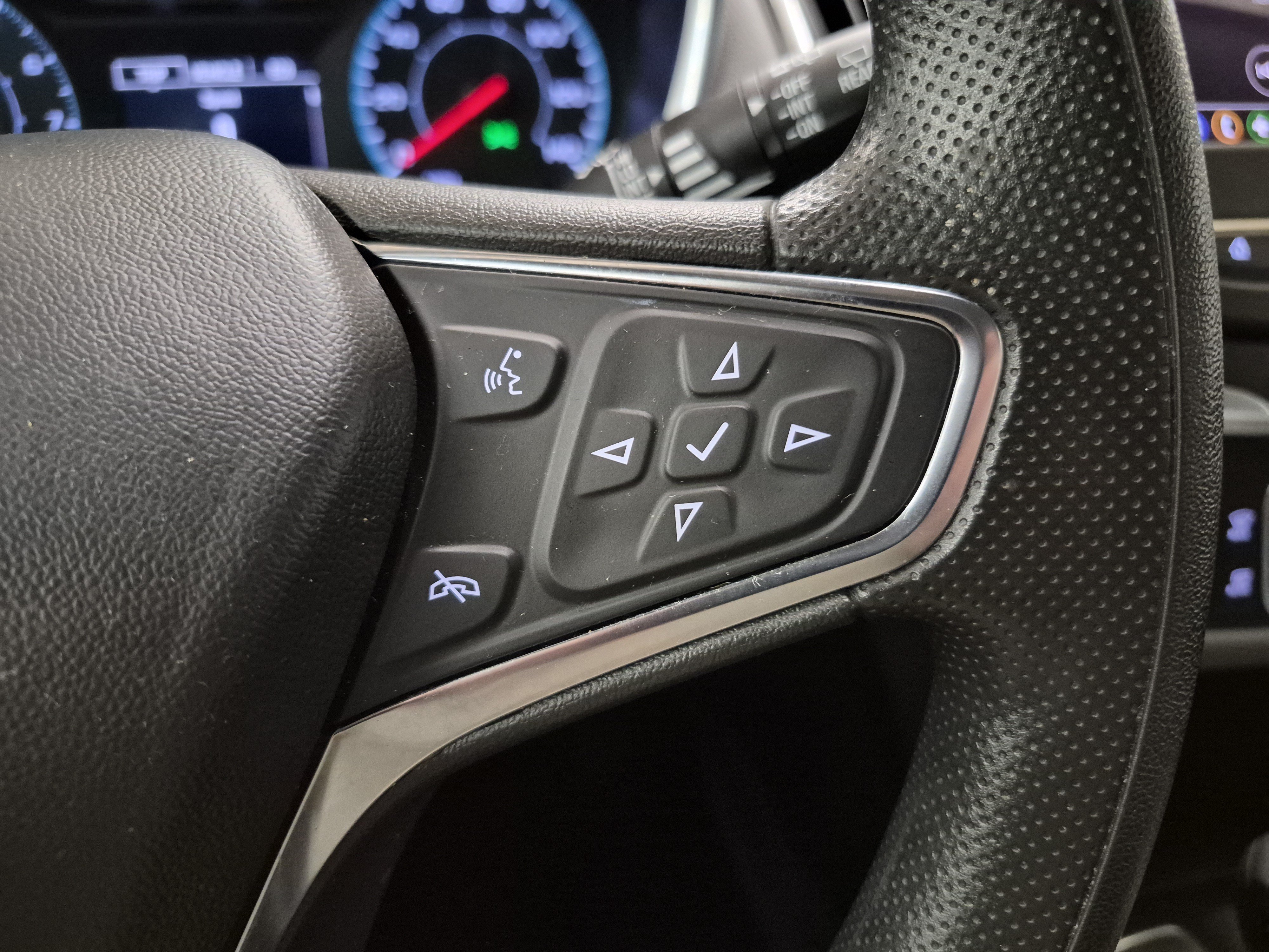Used 2024 Chevrolet Equinox LS FWD image 23