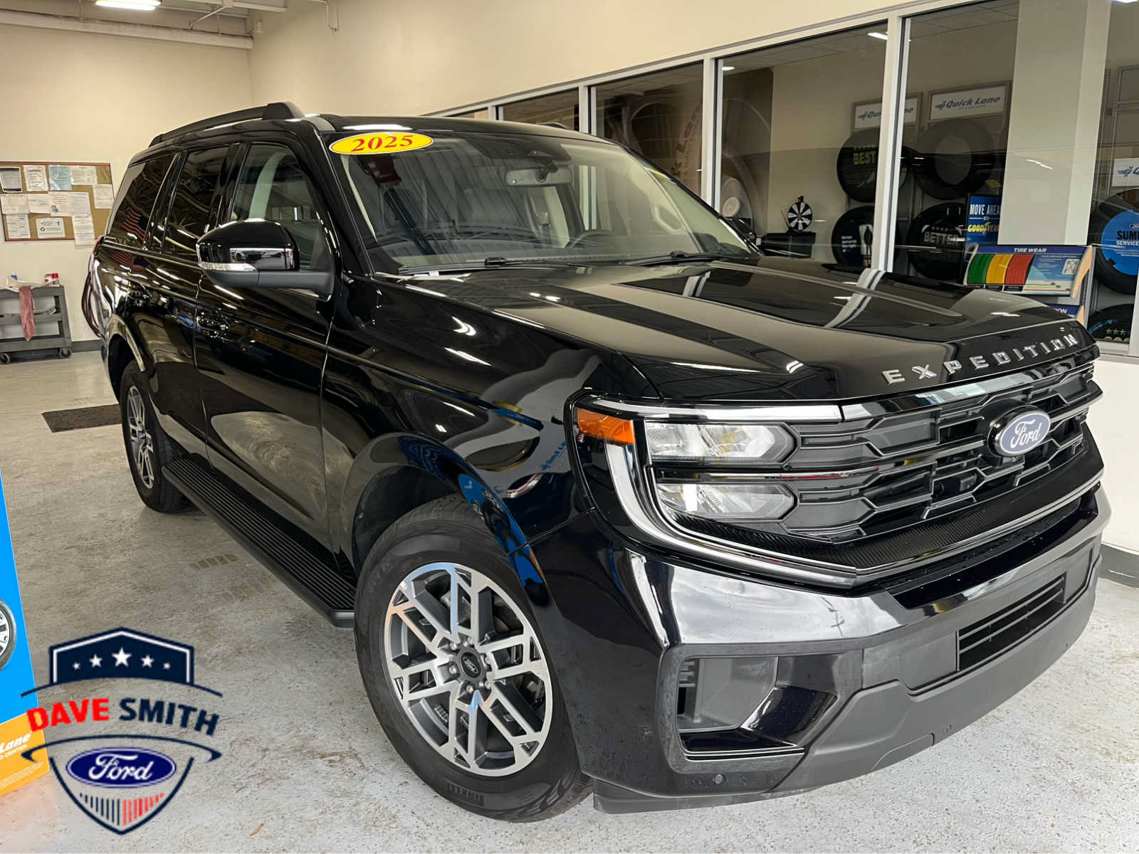 Certified 2025 Ford Expedition Active AWD/4WD image 1