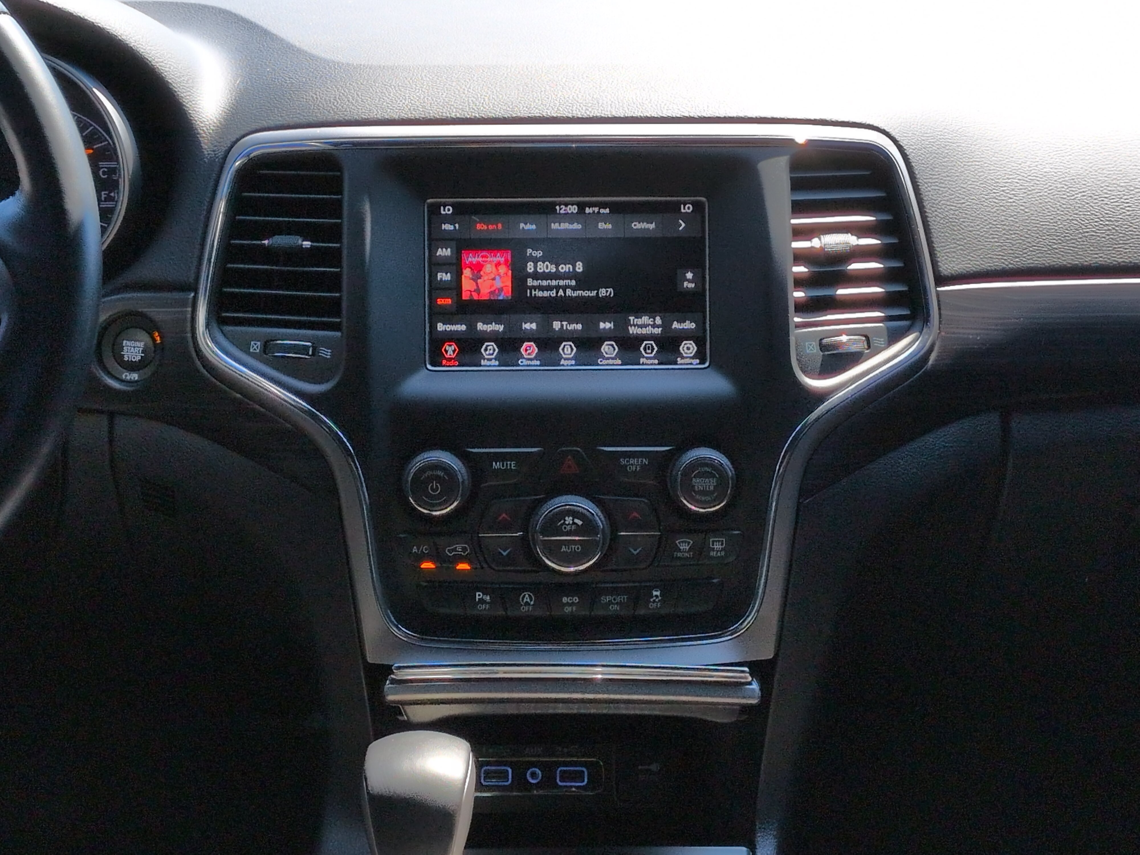 Used 2021 Jeep Grand Cherokee Laredo RWD image 16