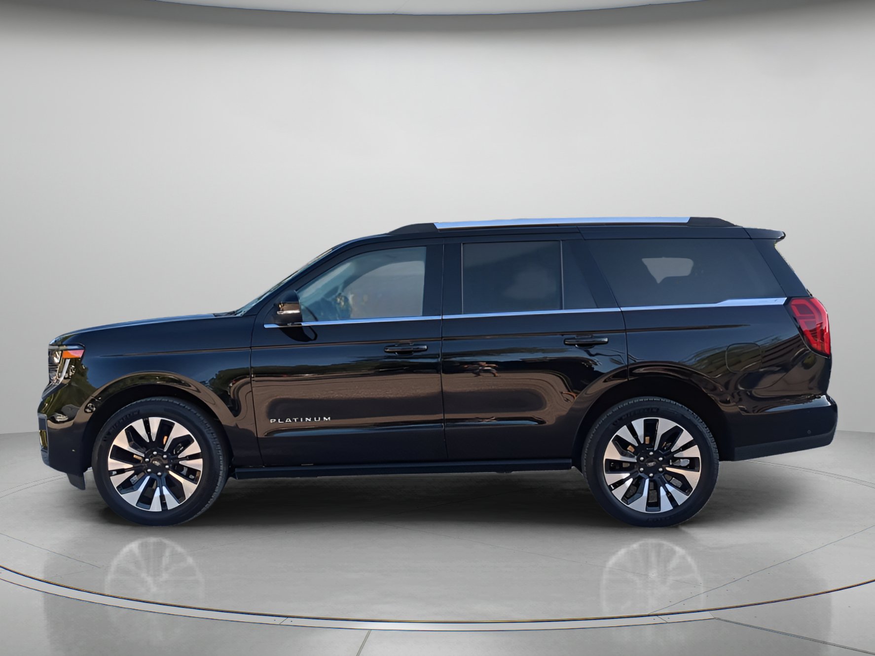 Certified 2025 Ford Expedition Platinum w/ Driver's Package AWD/4WD image 43