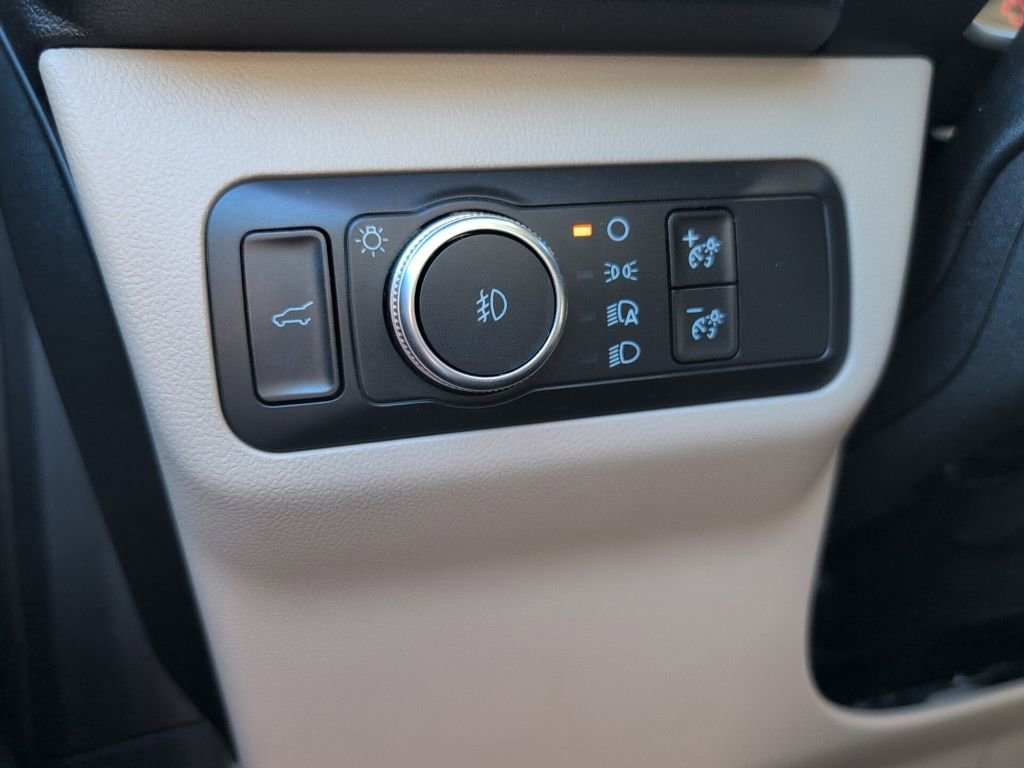 Certified 2020 Ford Escape Titanium image 24