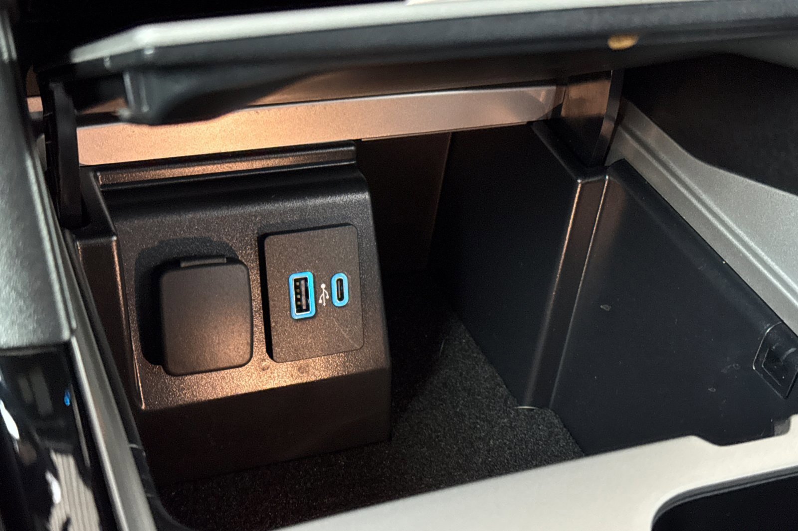 Certified 2022 Ford Explorer ST w/ Equipment Group 401A image 32