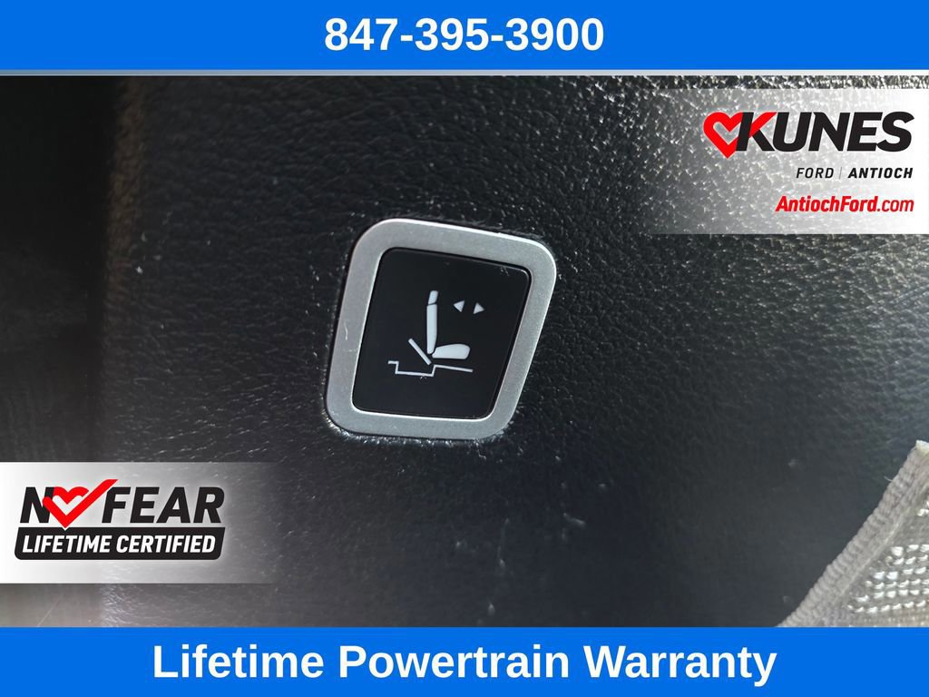 Used 2024 Chrysler Pacifica Touring-L image 24