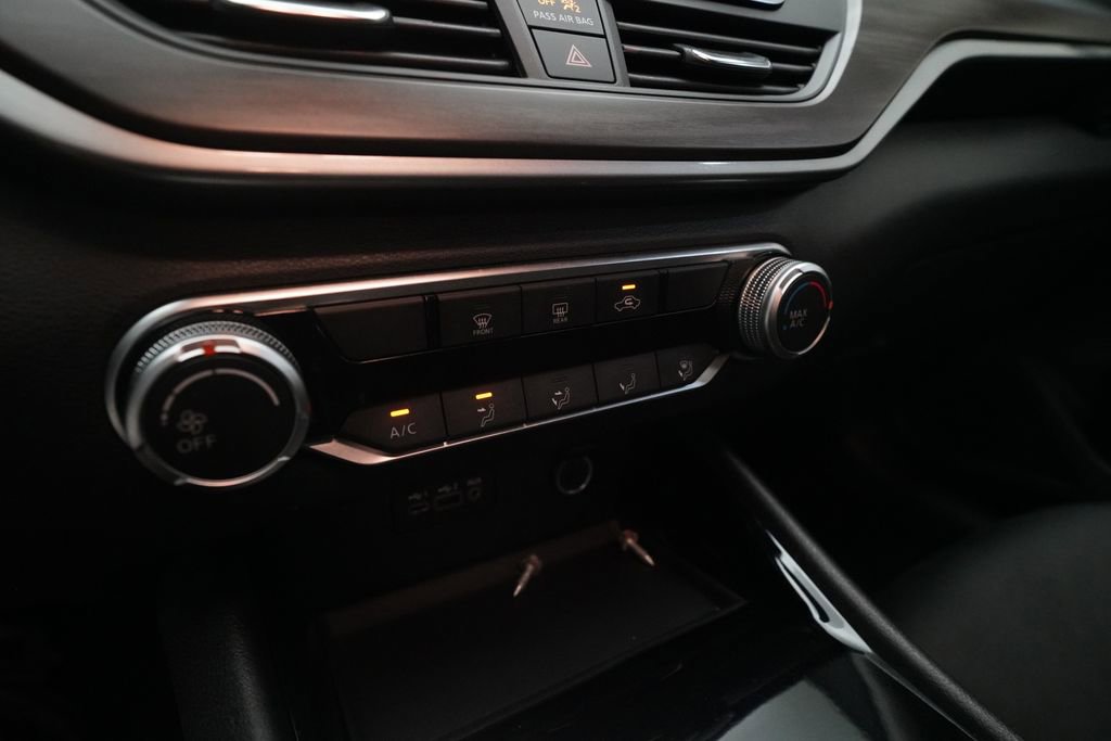 Used 2024 Nissan Altima 2.5 SV FWD image 20