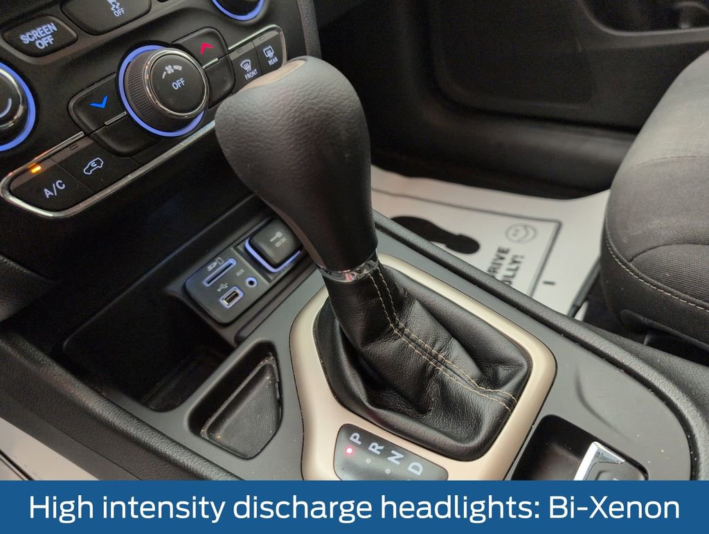 Used 2017 Jeep Cherokee Latitude w/ Safety/Convenience Group FWD image 28