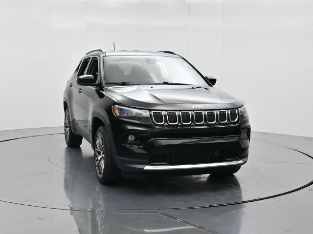 Used 2023 Jeep Compass Limited AWD/4WD image 4